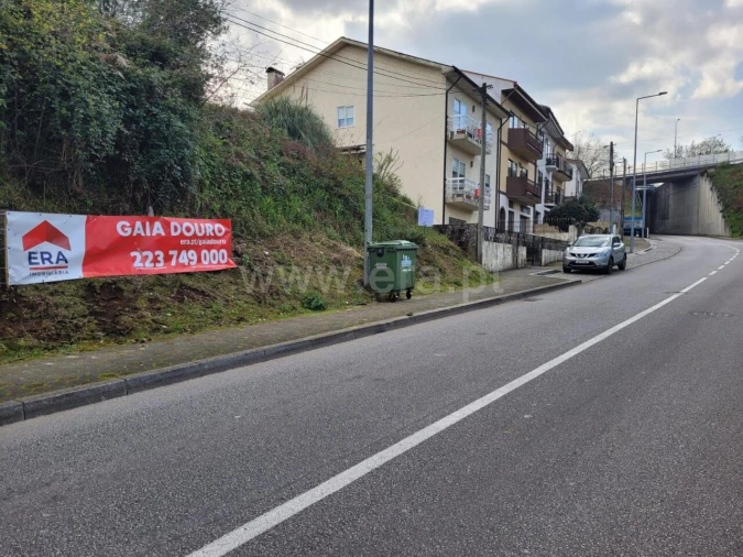 Terreno para Venda em Oliveira do Douro Foto 3