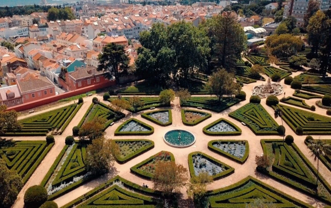 Moradia T9 para Venda em Ajuda Foto 12