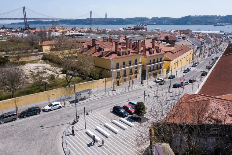 Moradia T9 para Venda em Ajuda Foto 11