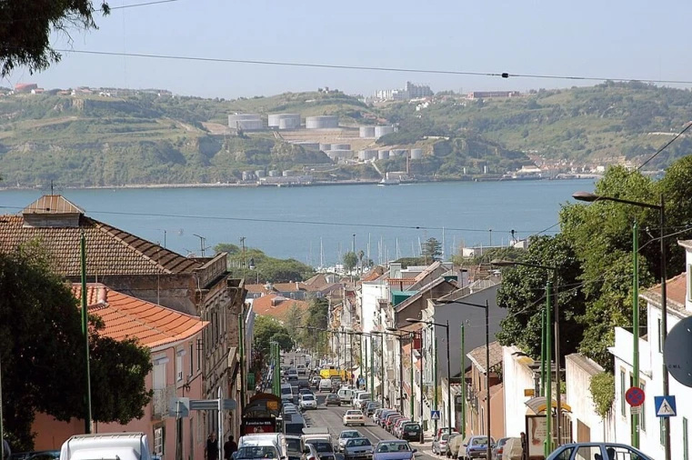 Moradia T9 para Venda em Ajuda Foto 1