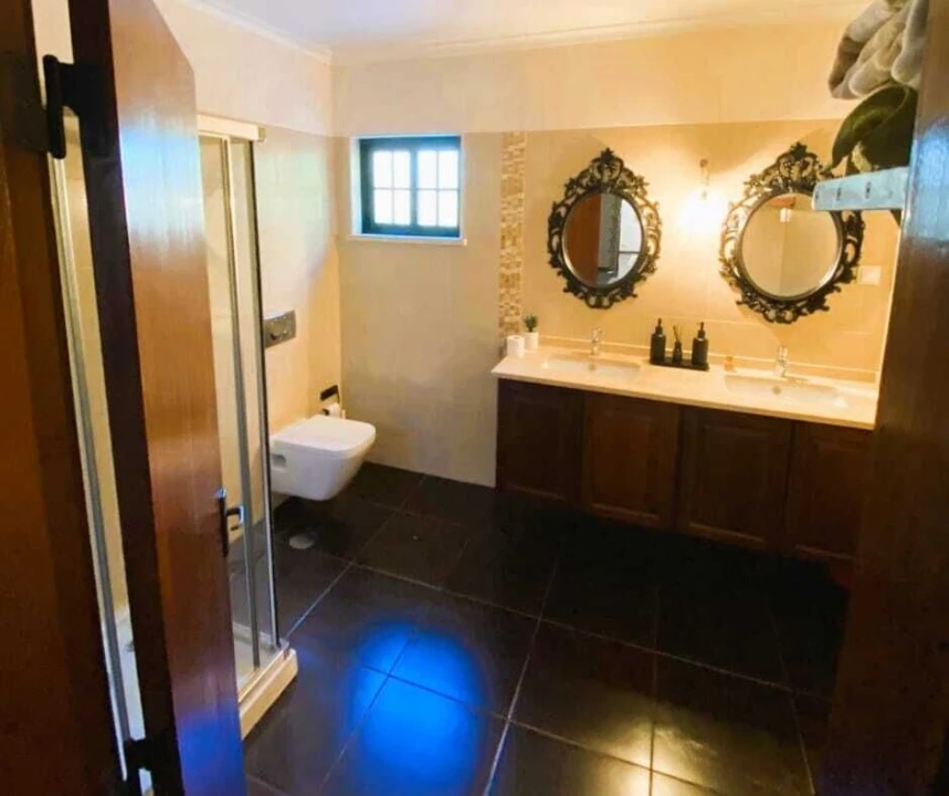 Moradia T5 para Venda em Guia Foto 15