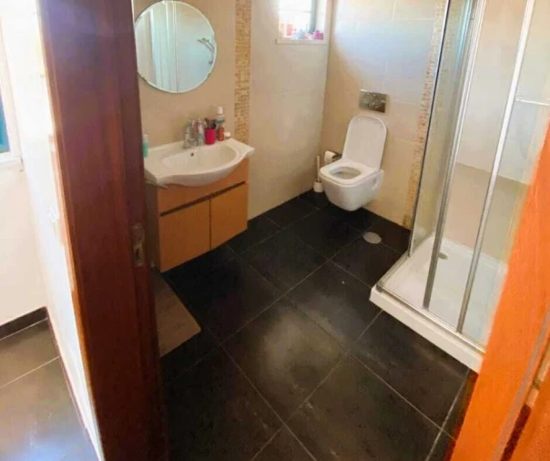 Moradia T5 para Venda em Guia Foto 12