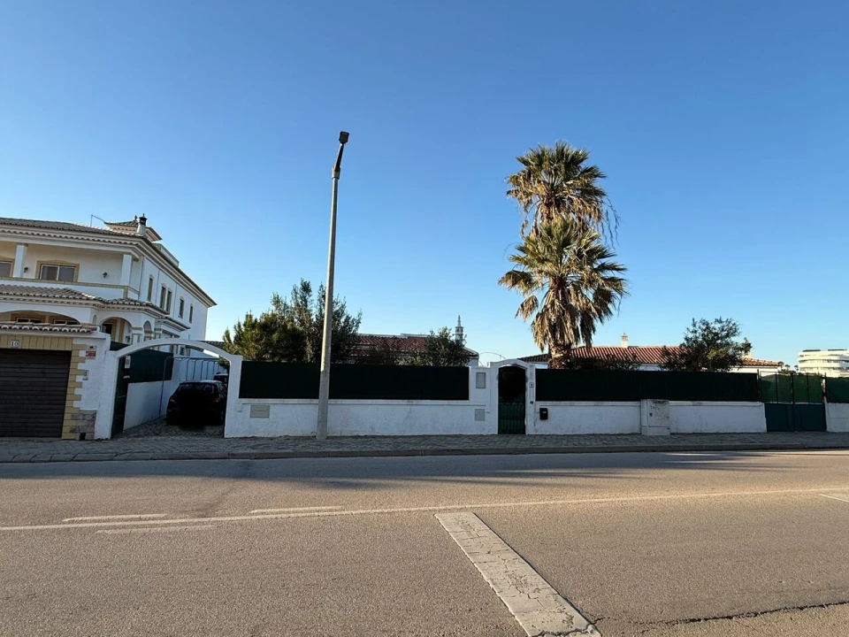 Moradia T5 para Venda em Alvor Foto 1