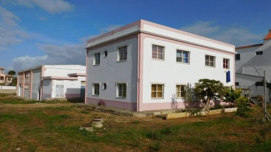Armazém para Venda em Armação de Pera