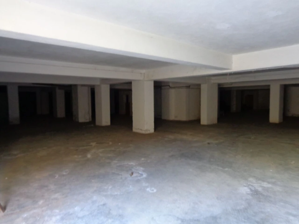 Garagem para Venda em Portimão Foto 3