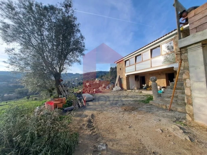 Moradia T4 para Venda em Dossãos Foto 2