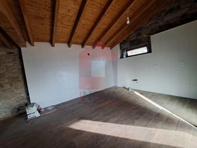 Moradia T4 para Venda em Dossãos Foto 6