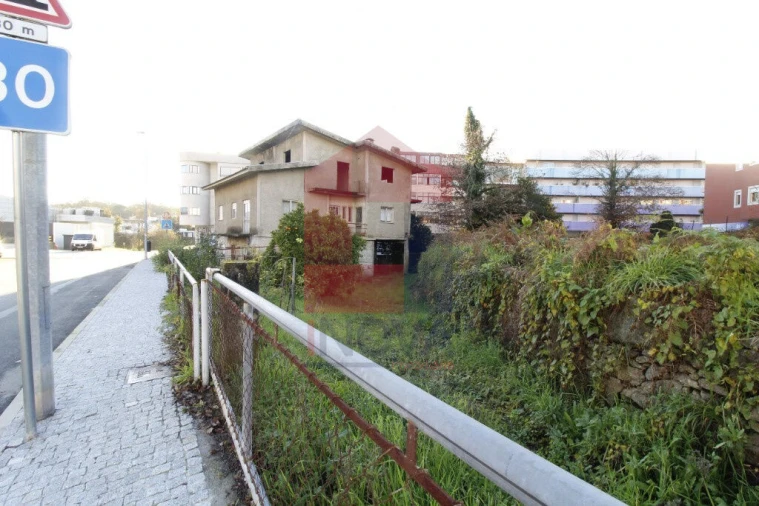 Moradia T6 para Venda em Vila Verde e Barbudo Foto 2