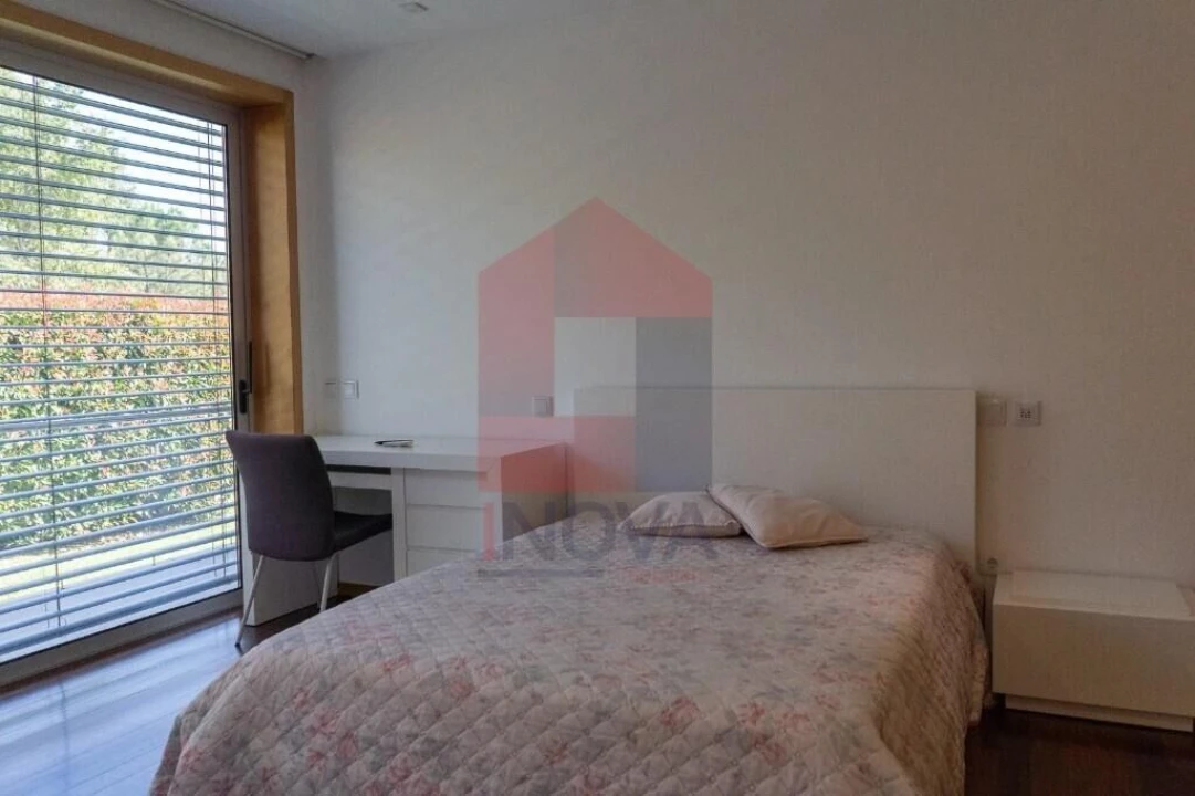 Moradia T4 para Venda em Sabariz Foto 14