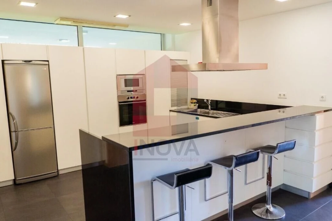 Moradia T4 para Venda em Sabariz Foto 6