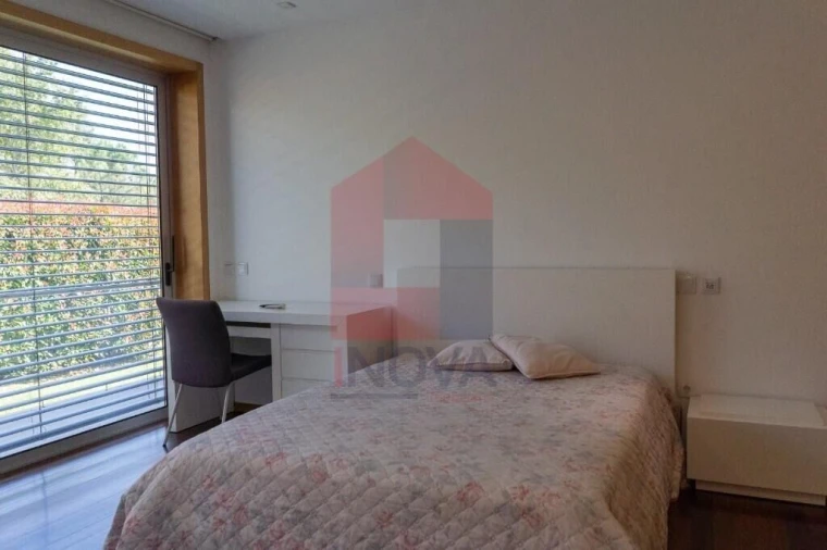 Moradia T4 para Venda em Sabariz Foto 14