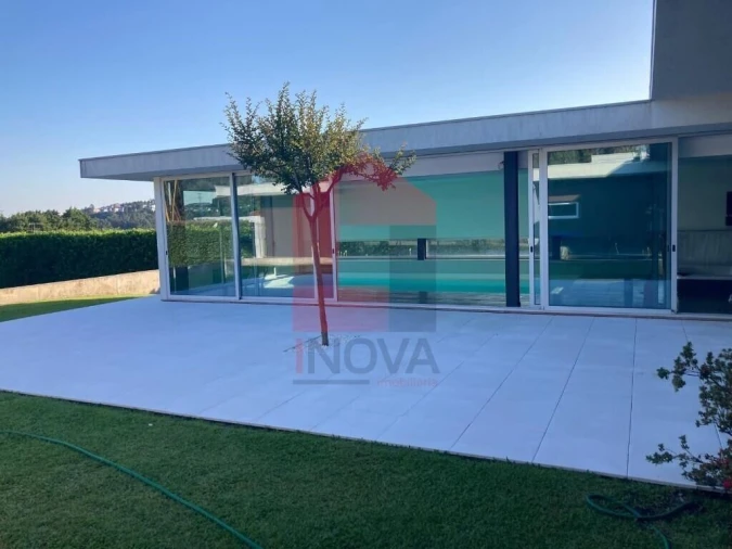 Moradia T4 para Venda em Sabariz Foto 35