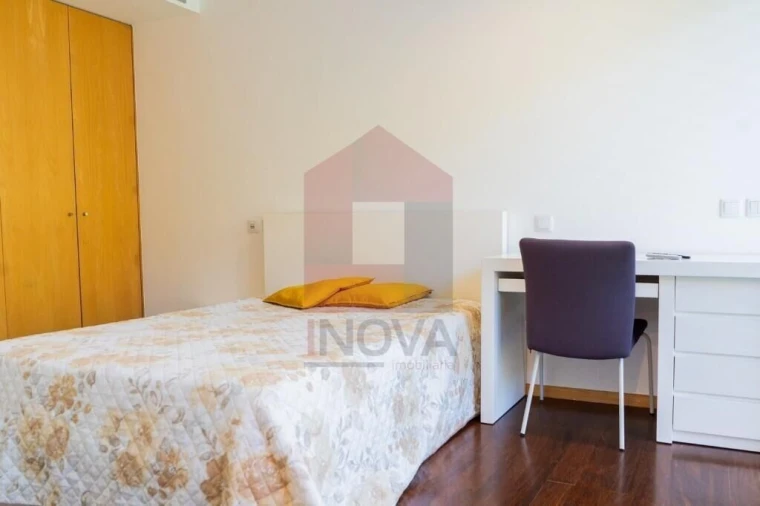 Moradia T4 para Venda em Sabariz Foto 10