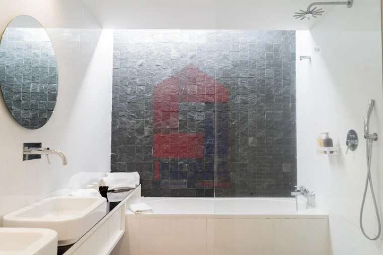 Moradia T4 para Venda em Sabariz Foto 21