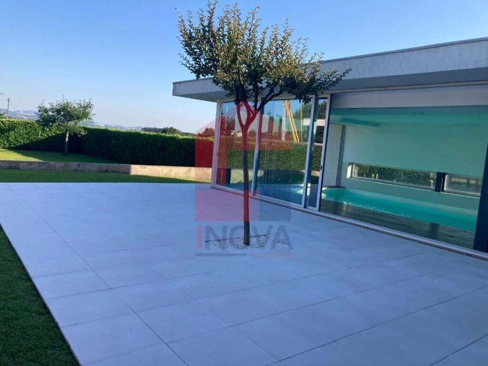 Moradia T4 para Venda em Sabariz Foto 34