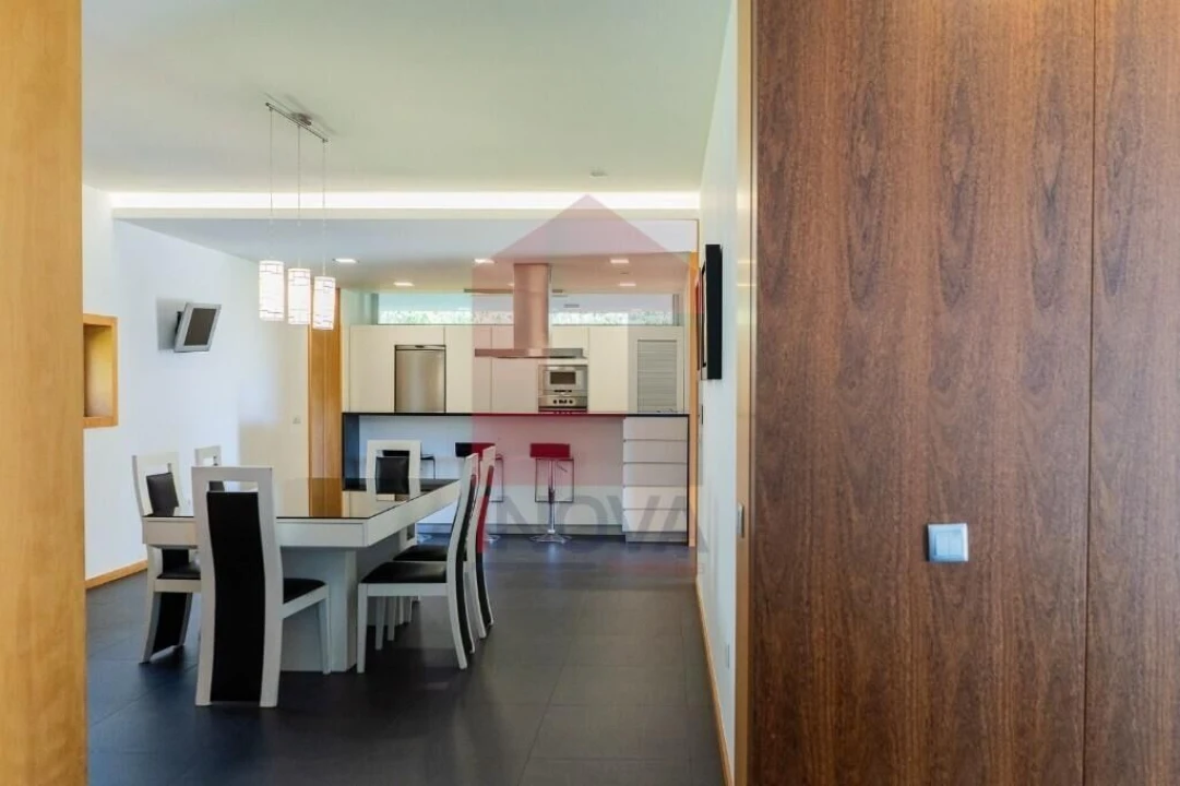 Moradia T4 para Venda em Sabariz Foto 7