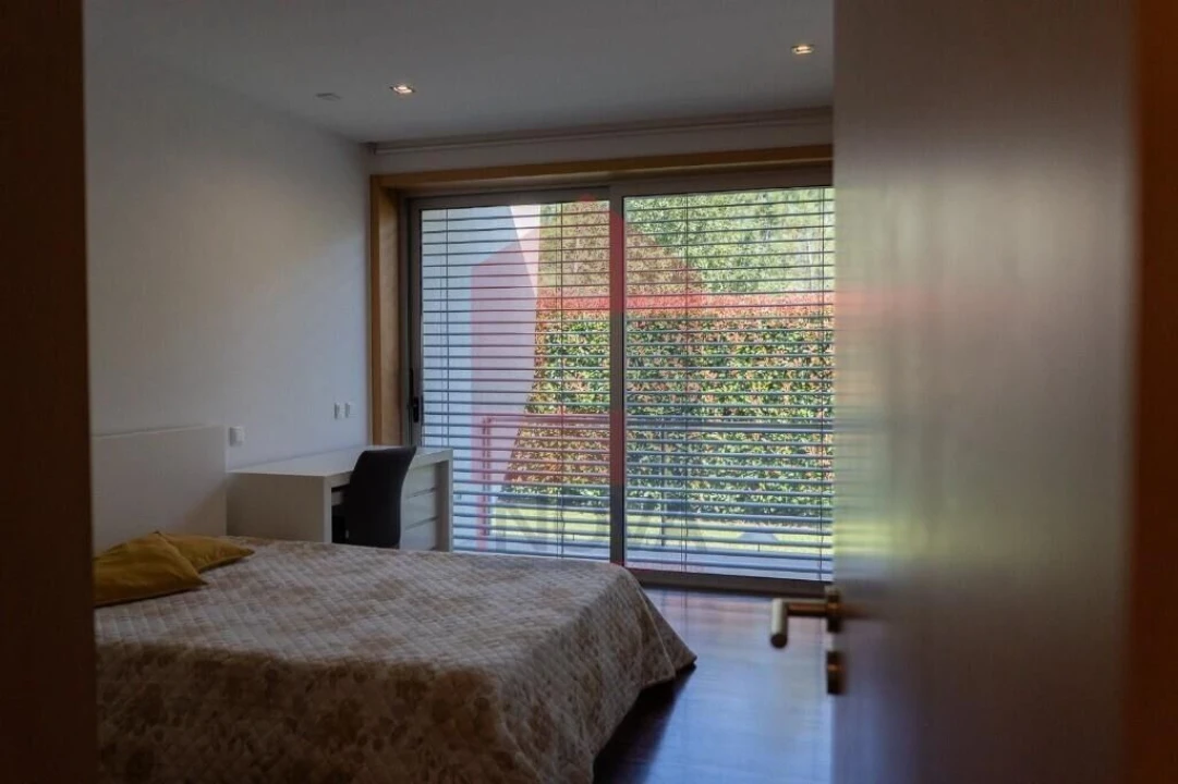 Moradia T4 para Venda em Sabariz Foto 12