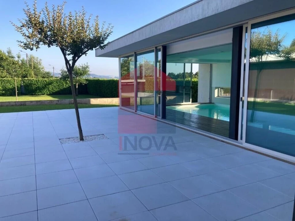 Moradia T4 para Venda em Sabariz Foto 33