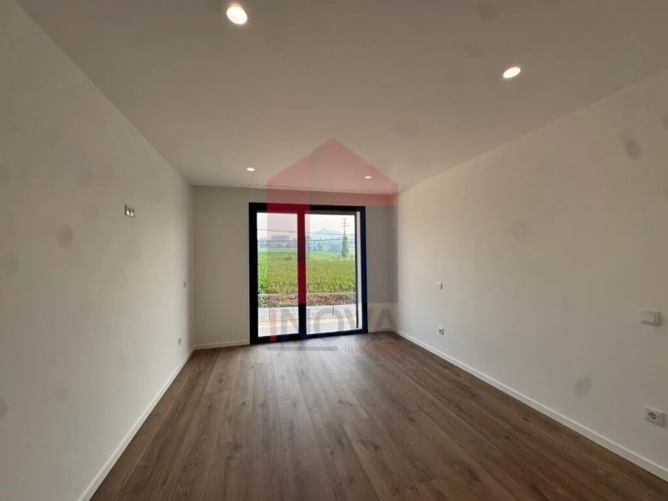 Moradia T3 para Venda em Coucieiro Foto 29