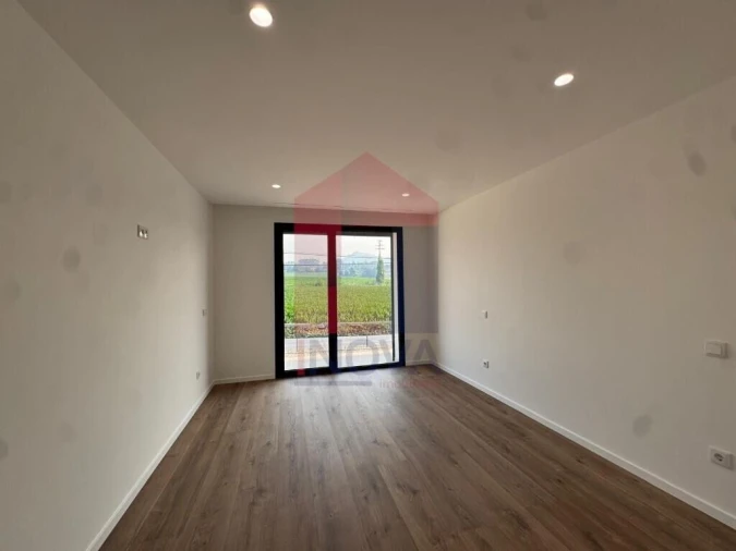 Moradia T3 para Venda em Coucieiro Foto 29