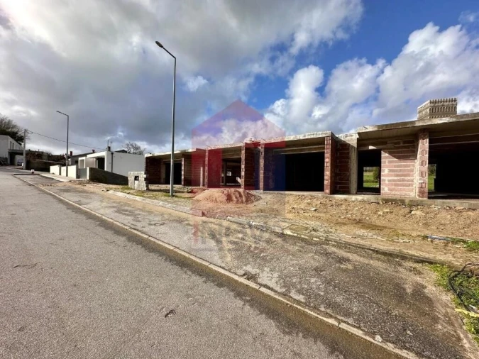 Moradia T3 para Venda em Coucieiro Foto 16