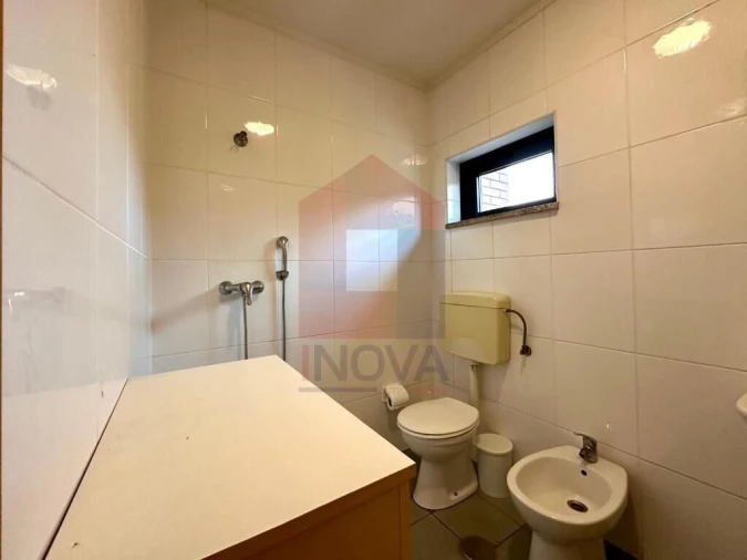 Armazém para Venda em Vila Verde e Barbudo Foto 15