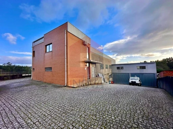 Armazém para Venda em Vila Verde e Barbudo Foto 2