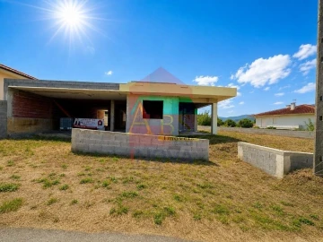 Moradia T3 para Venda em Gandra
