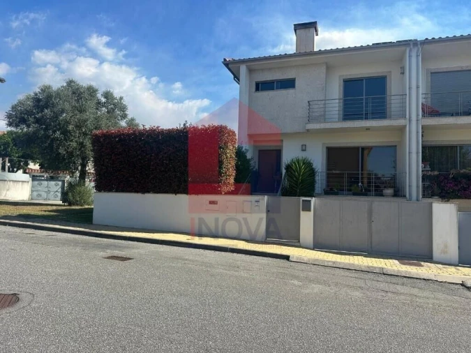 Moradia T3 para Venda em Loureira