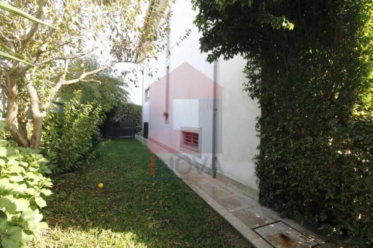 Moradia T3 para Venda em Loureira Foto 26