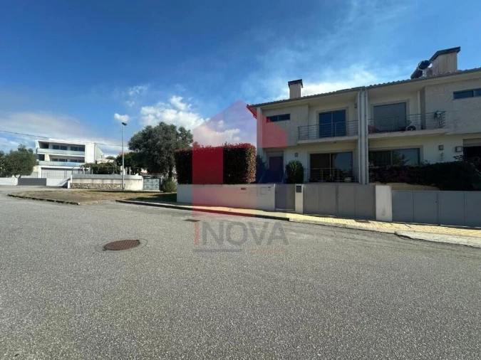 Moradia T3 para Venda em Loureira Foto 33