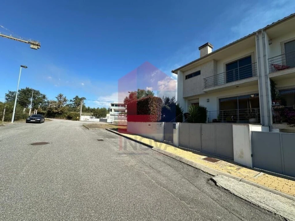 Moradia T3 para Venda em Loureira Foto 34