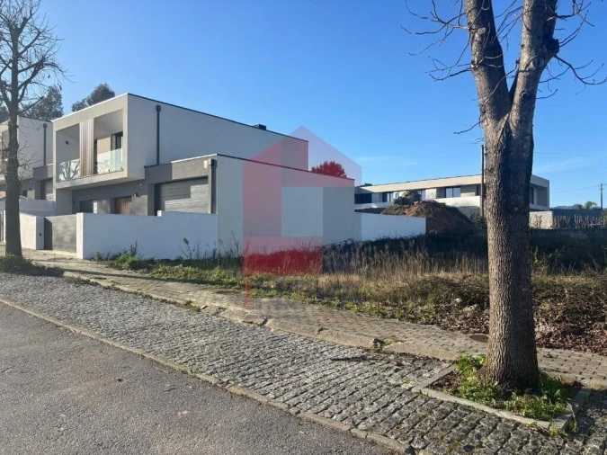 Moradia T3 para Venda em Vila Verde e Barbudo Foto 3