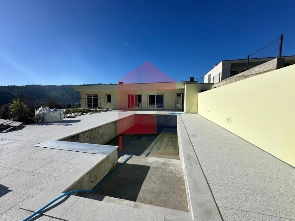 Moradia T3 para Venda em Espinho Foto 1