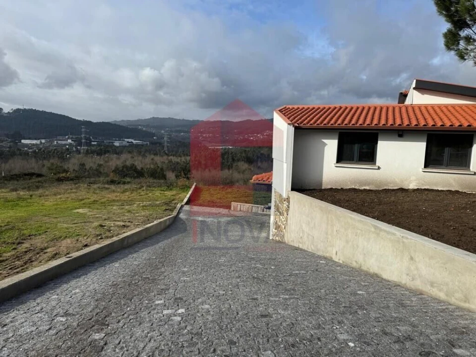 Moradia T3 para Venda em Lanhas Foto 26