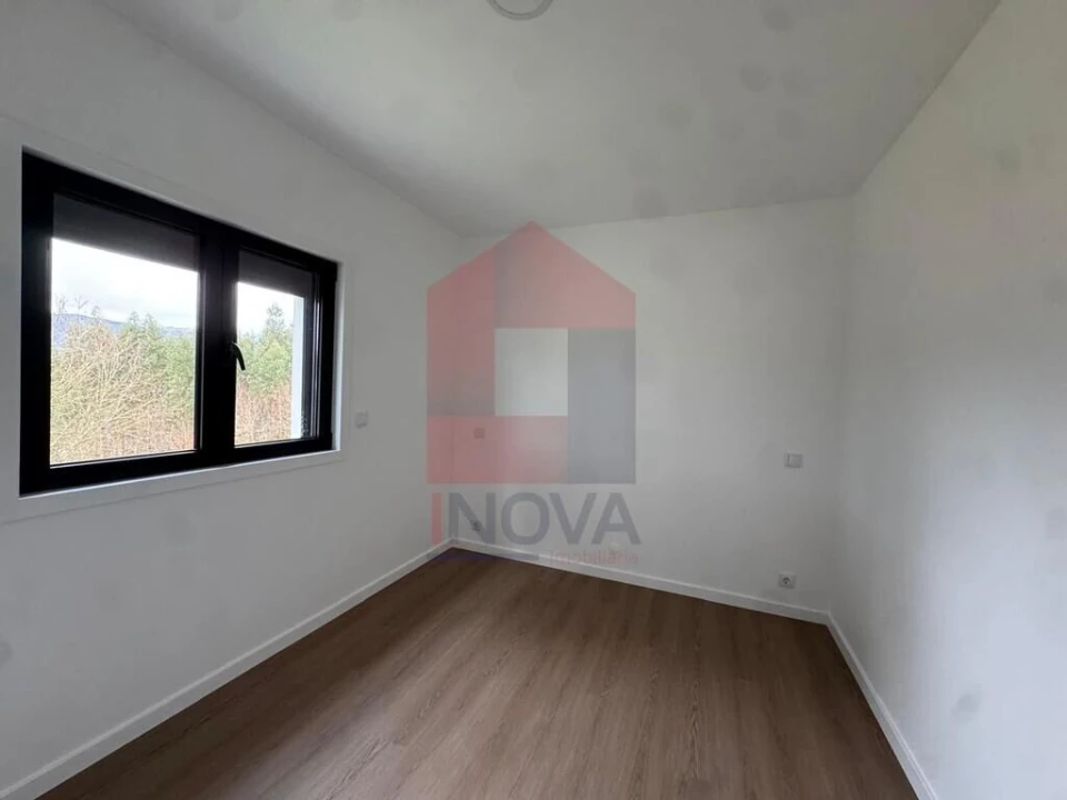 Moradia T3 para Venda em Lanhas Foto 9