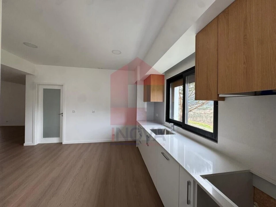 Moradia T3 para Venda em Lanhas Foto 4