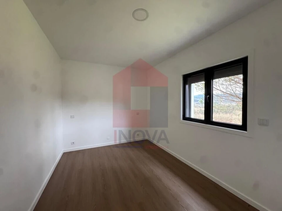 Moradia T3 para Venda em Lanhas Foto 11