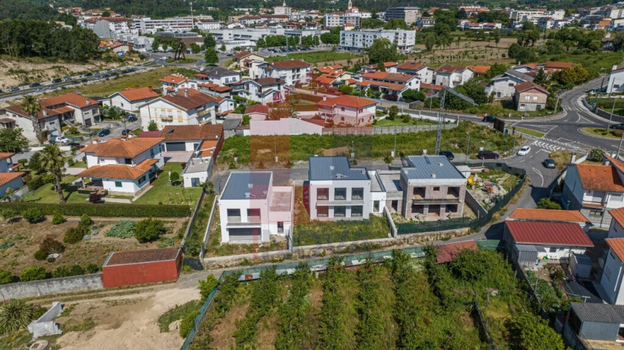 Moradia T3 para Venda em Vila Verde e Barbudo Foto 2