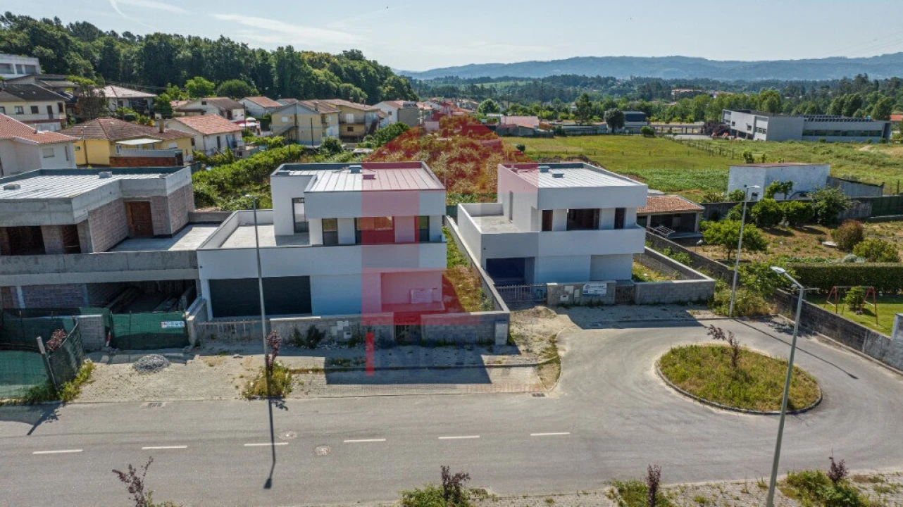 Moradia T3 para Venda em Vila Verde e Barbudo Foto 4