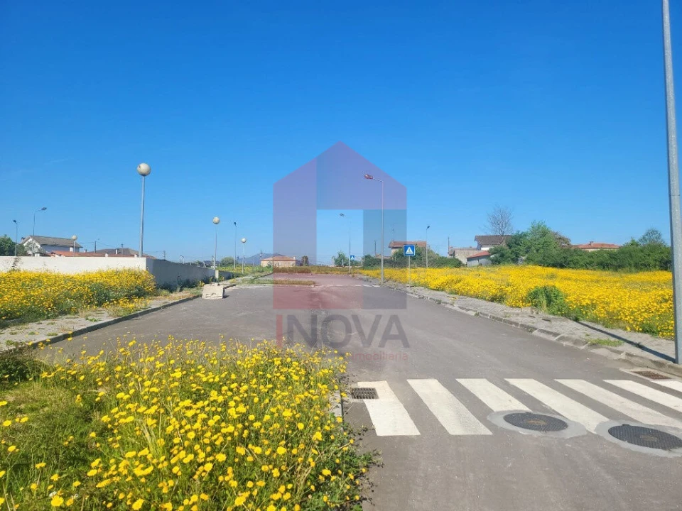 Terreno para Venda em Loureira Foto 9