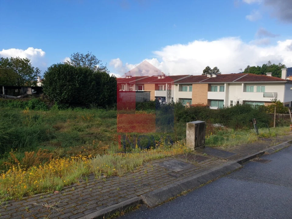 Terreno para Venda em Vila Verde e Barbudo Foto 1