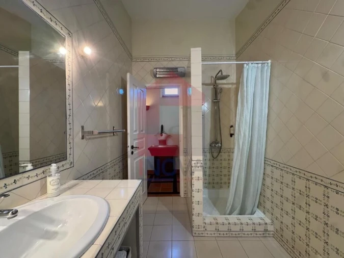 Moradia T5 para Venda em Turiz Foto 54