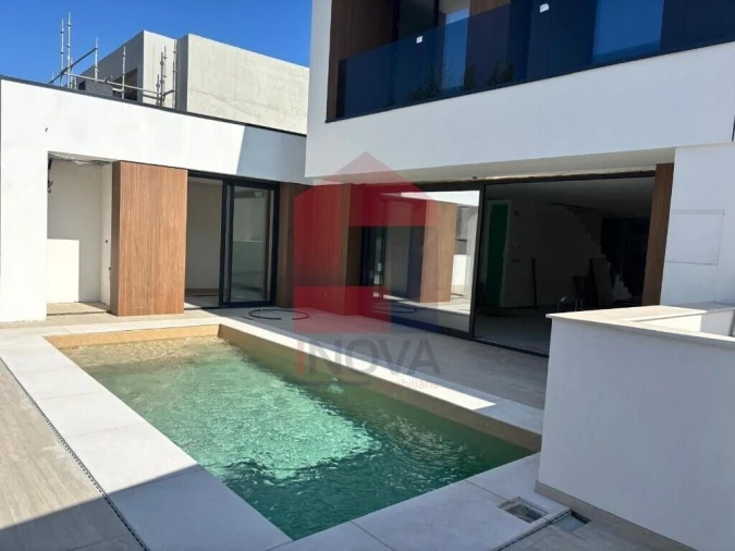 Moradia T4 para Venda em Turiz Foto 4