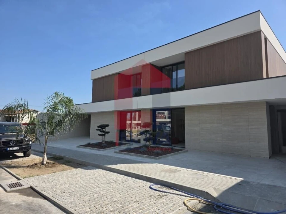 Moradia T4 para Venda em Turiz Foto 29