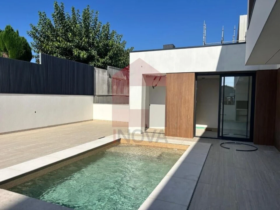 Moradia T4 para Venda em Turiz Foto 16