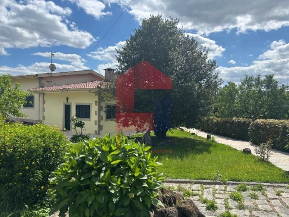 Moradia T4 para Venda em Lago Foto 58