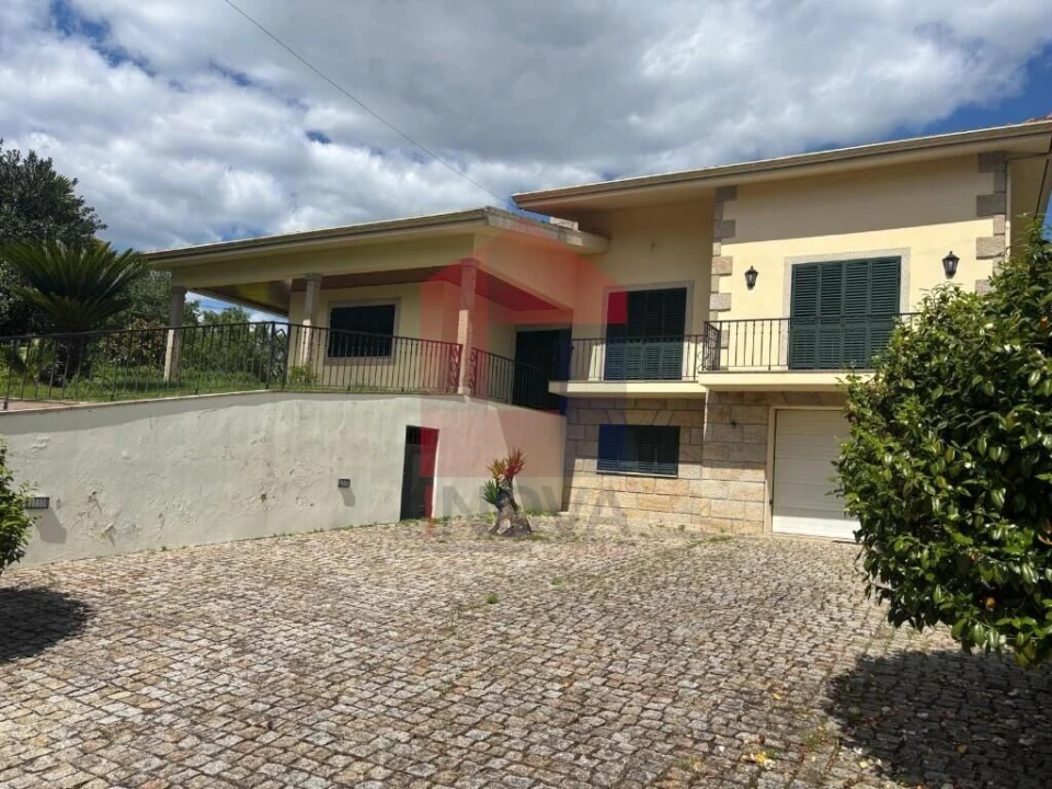 Moradia T4 para Venda em Lago Foto 66