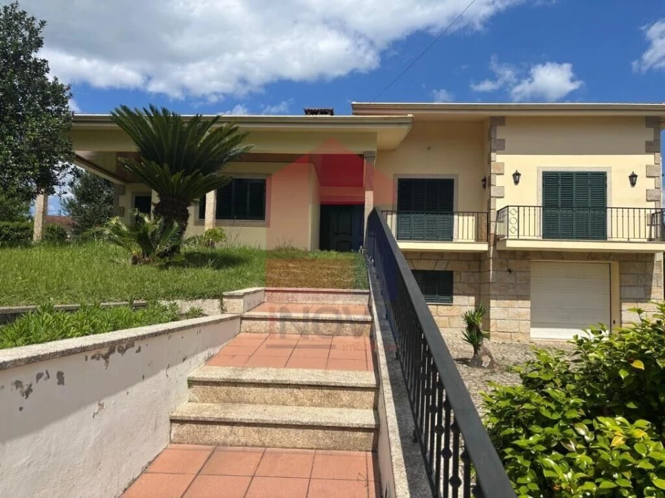 Moradia T4 para Venda em Lago Foto 65