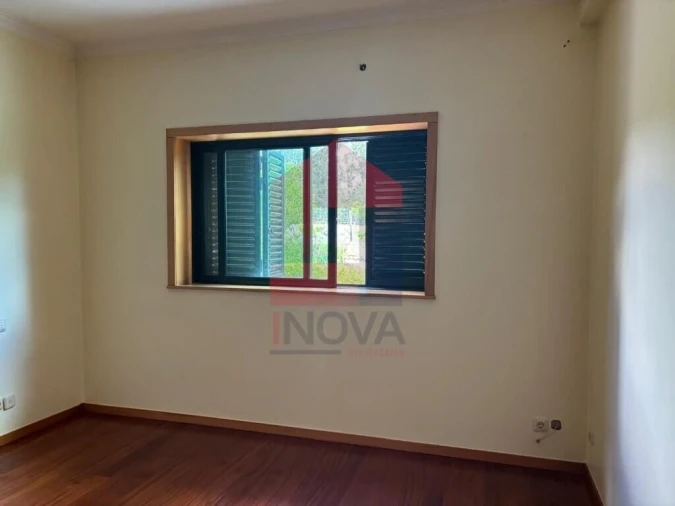 Moradia T4 para Venda em Lago Foto 11